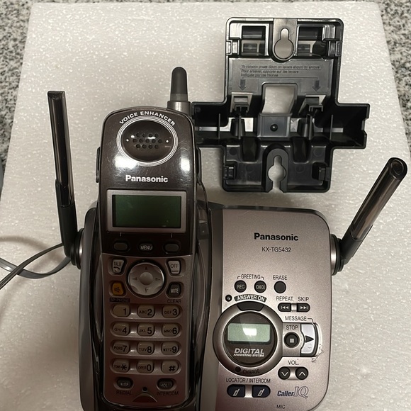 EUC Panasonic Digital House Phone Built In answering machine Model# KX-TG5432 - Picture 1 of 10